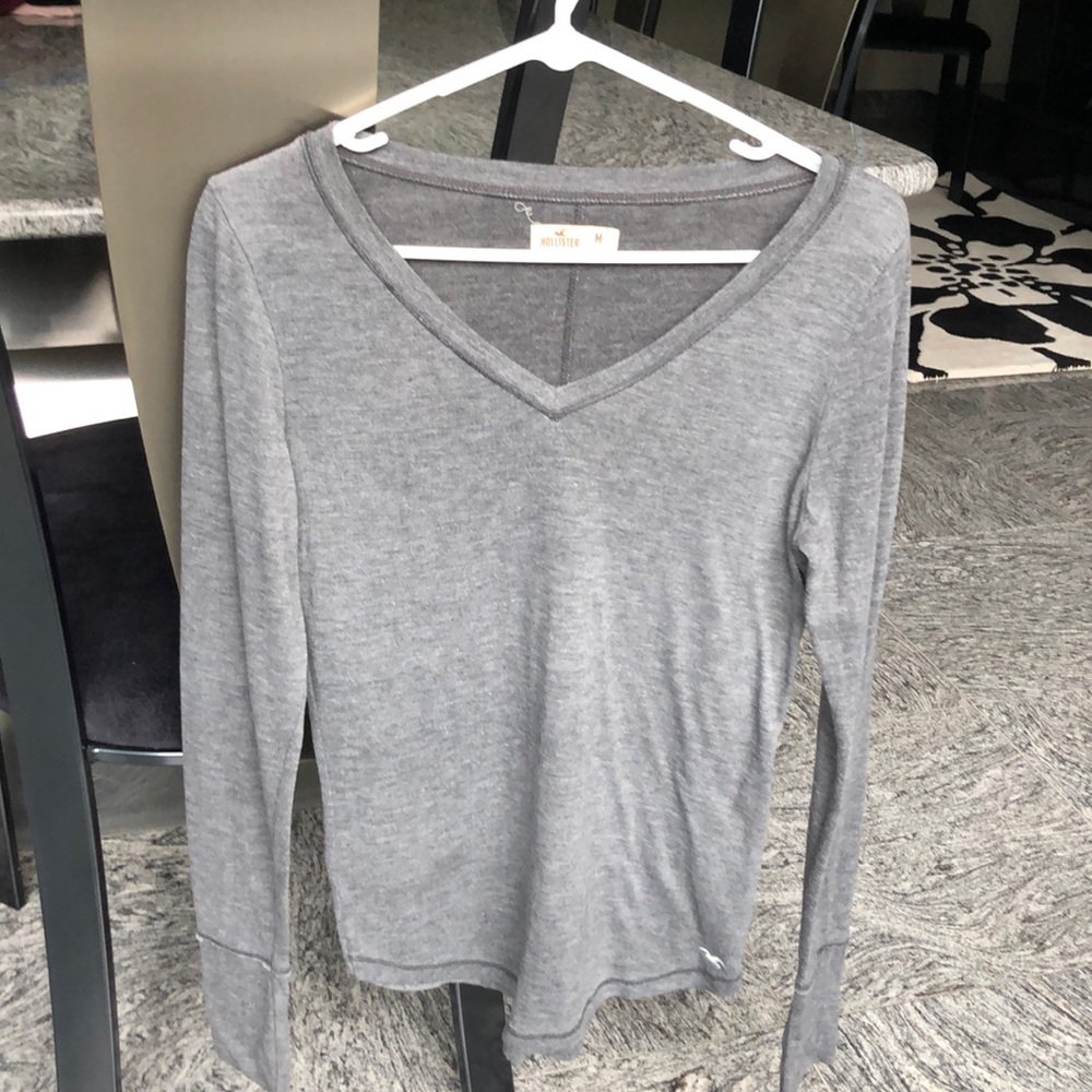 Grey v neck long sleeve tee